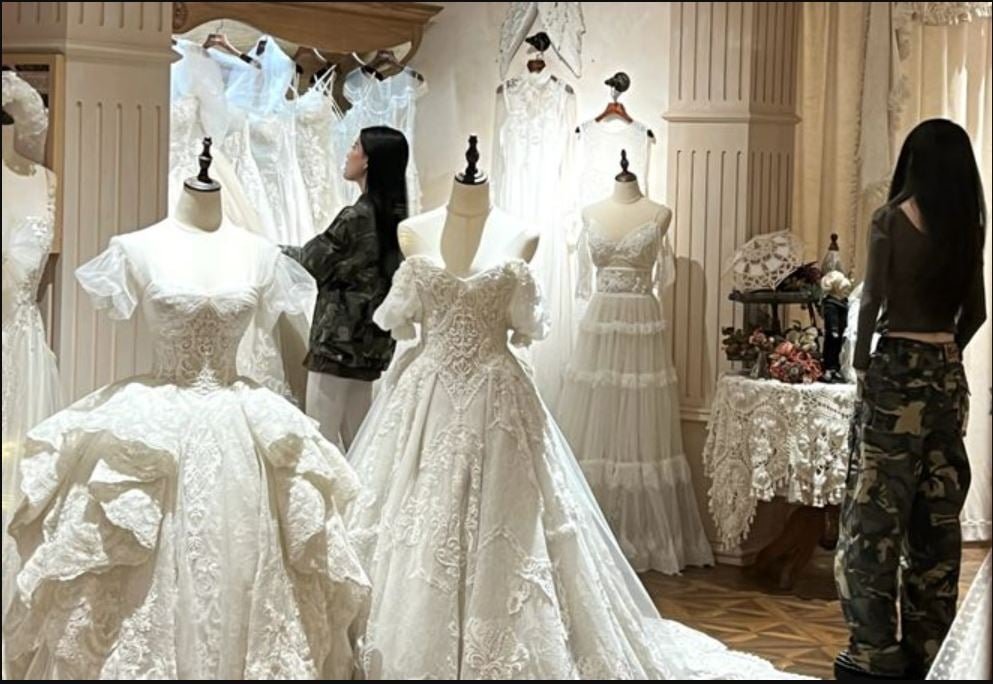  By2甩开王力宏不伦阴影 被直击逛婚纱店爆好事近