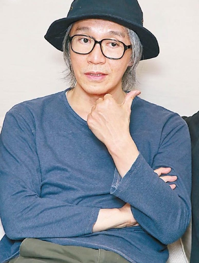 ​60岁星爷吃日本餐被野生捕获  拿手机动作惹网民热议