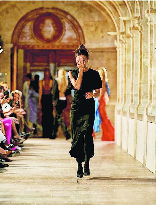 儿媳捧场粉碎不和传闻 维多利亚服装秀谢幕泪崩