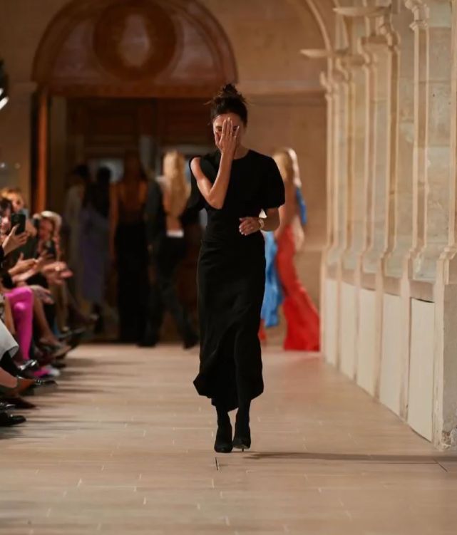 儿媳捧场粉碎不和传闻 维多利亚服装秀谢幕泪崩