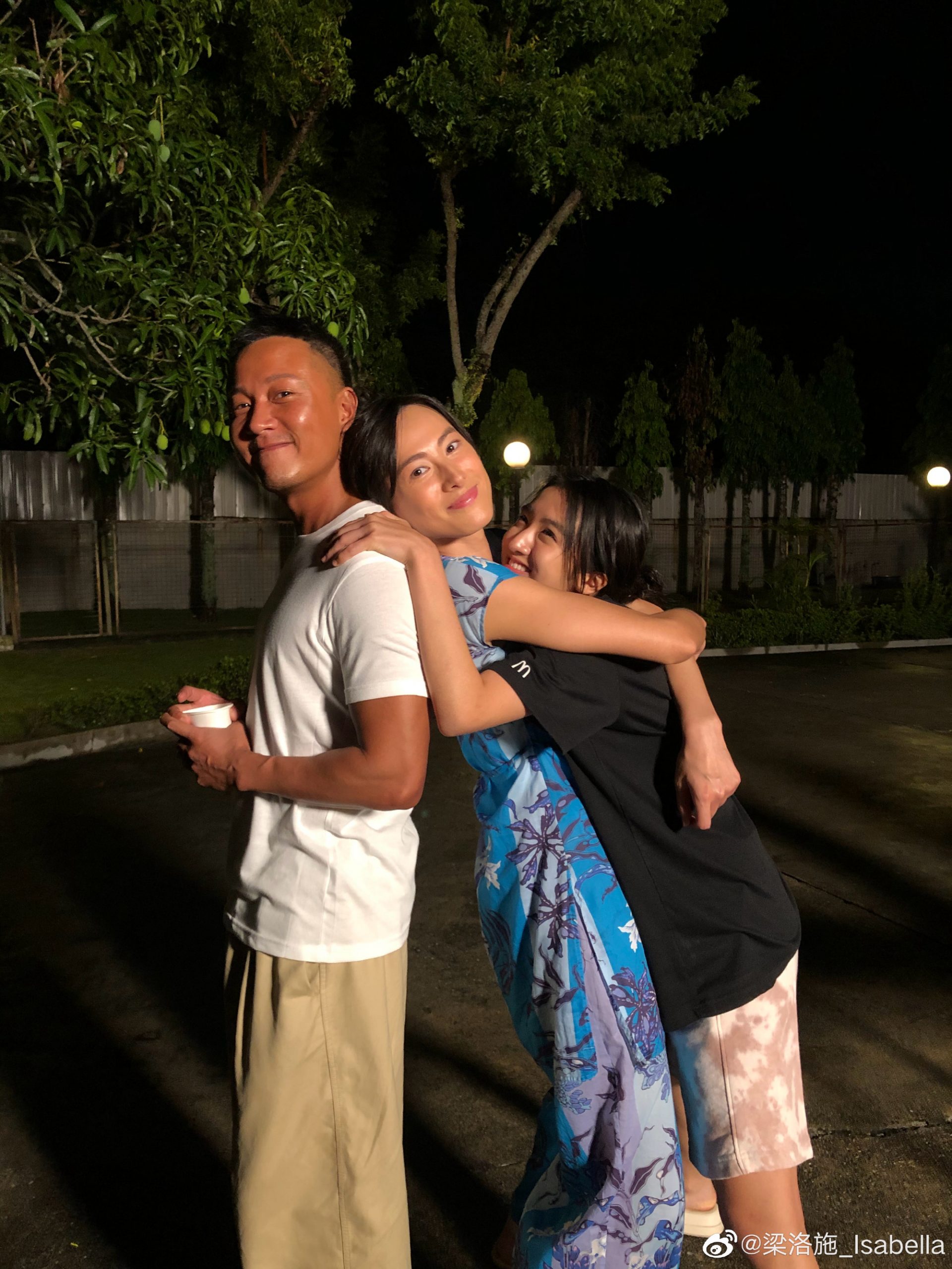 晒合照贺大马戏份杀青 梁洛施留难忘回忆