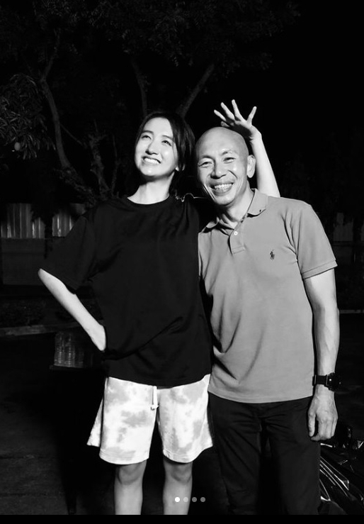 晒合照贺大马戏份杀青 梁洛施留难忘回忆