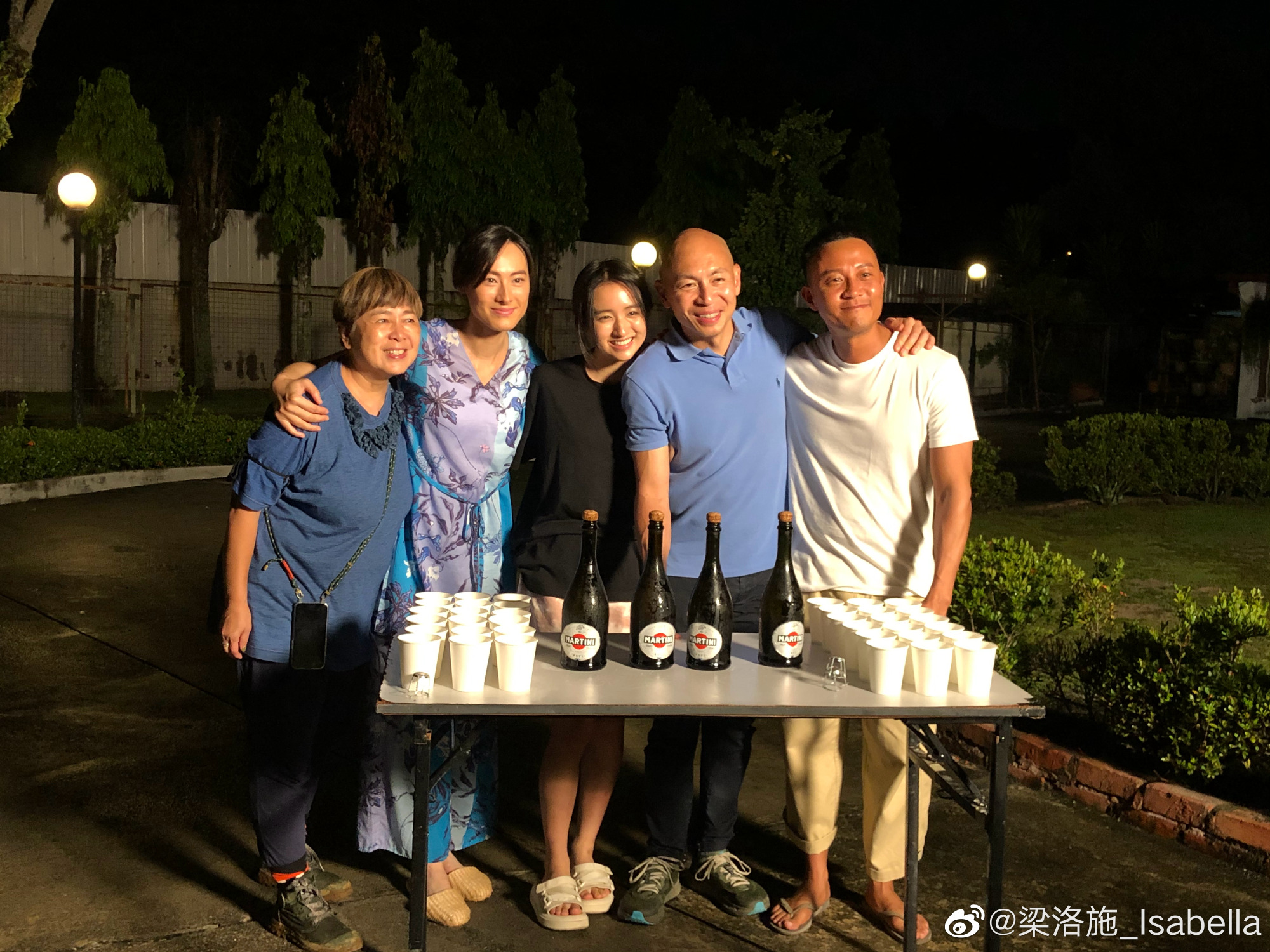 晒合照贺大马戏份杀青 梁洛施留难忘回忆