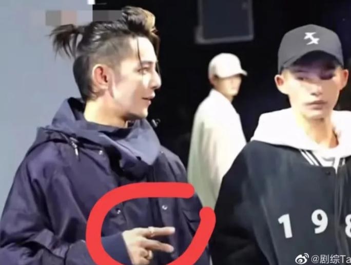 ​汪东城合照网红被当粉丝   竟被工作人员推开? 