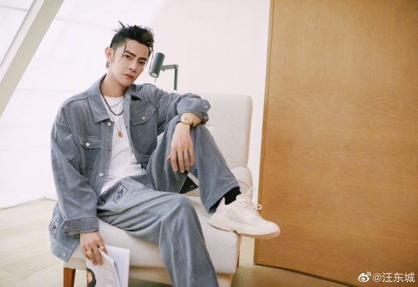 ​汪东城合照网红被当粉丝   竟被工作人员推开? 