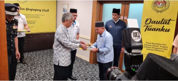 “元首对水灾准备感到满意” 凯里:陛下有询问意见