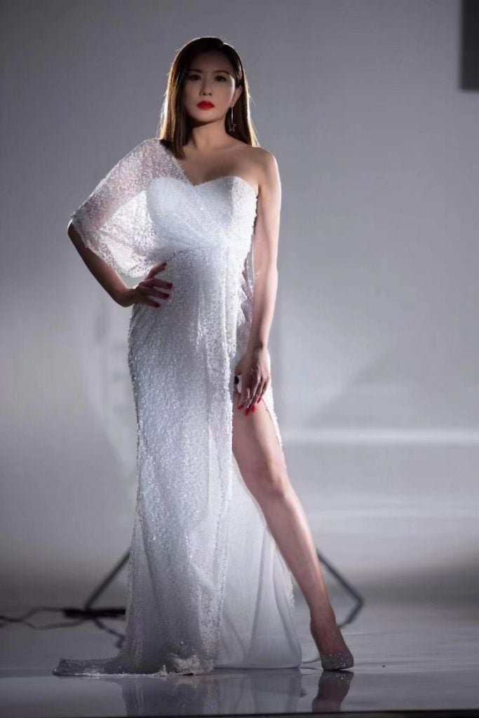 “封胸”前最后一露  张文慈美艳撩人超养眼