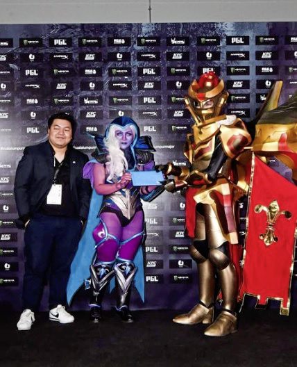 【Cosplay／02】动漫道具铸器师／化虚拟为实物，打造动漫世界的 神兵利器