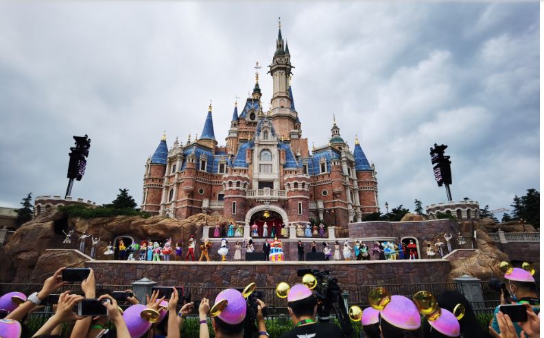 上海迪士尼暂时关闭 园内游客核酸阴性才能离开