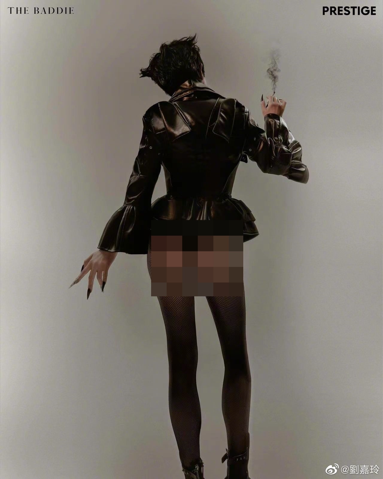 下半身只剩黑网袜 56岁刘嘉玲晒火辣蜜桃臀