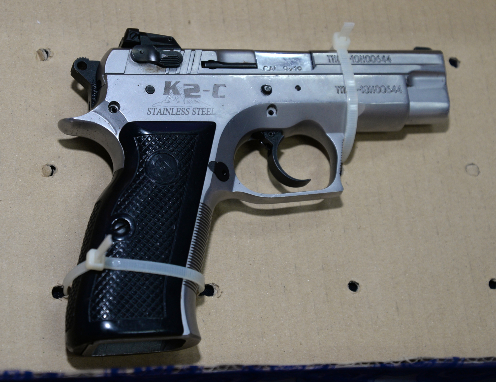 不满商家拒交保护费 前科男发死亡恐吓亮枪被捕