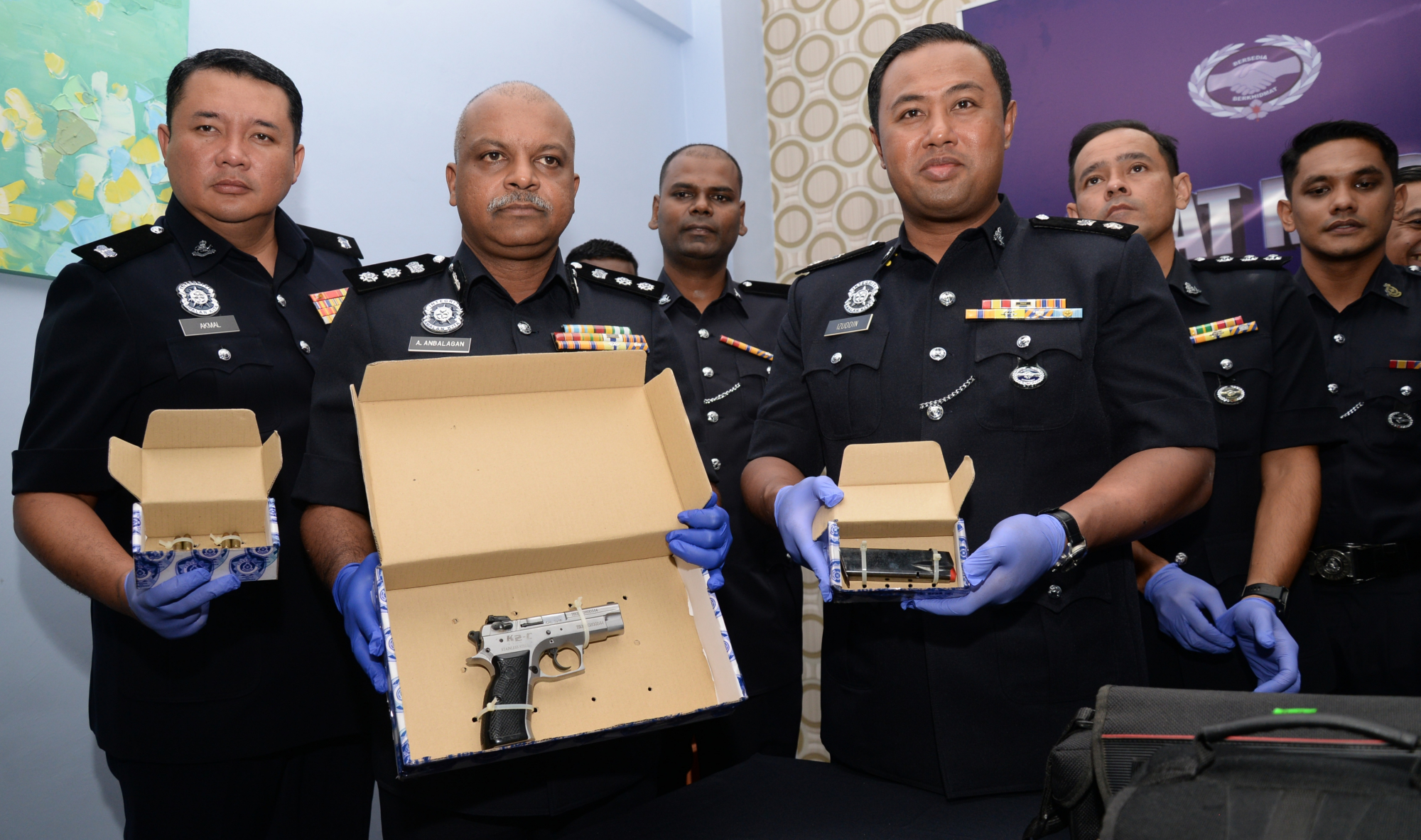 不满商家拒交保护费 前科男发死亡恐吓亮枪被捕