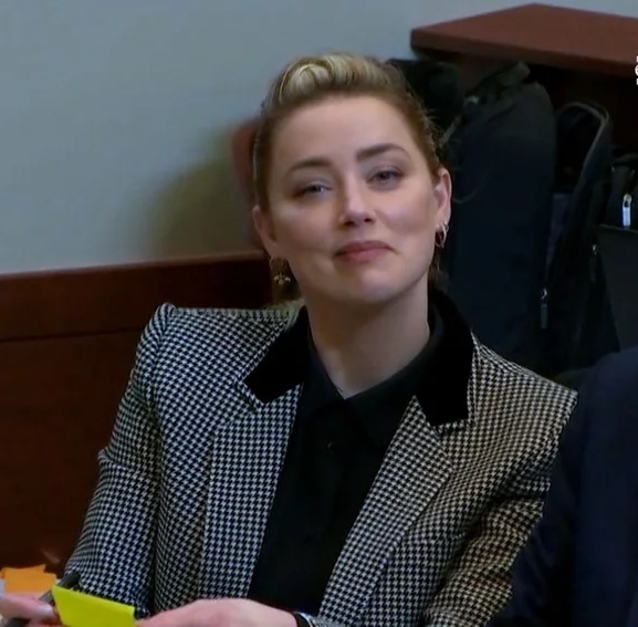 世纪官司续集 安柏赫德列16点反击尊尼特普