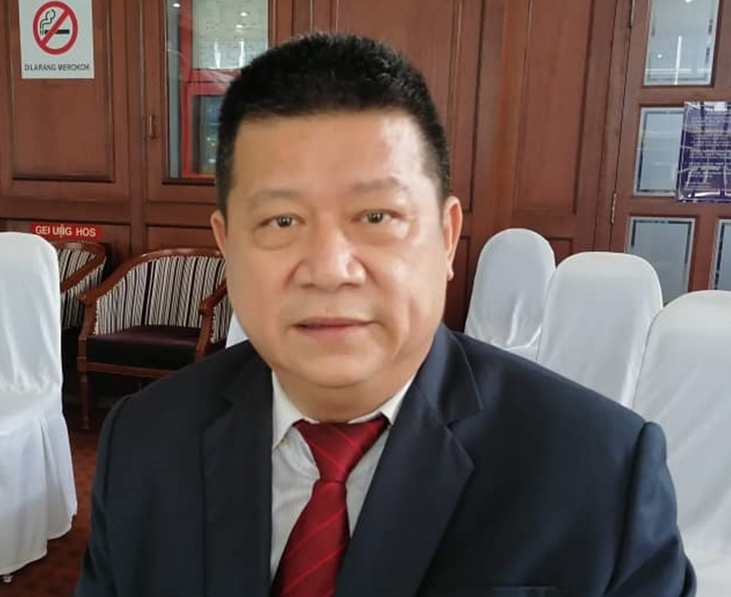 东02:彭69间华小实施复级班?沈春祥促赛依布拉欣出示涉及学校名单。