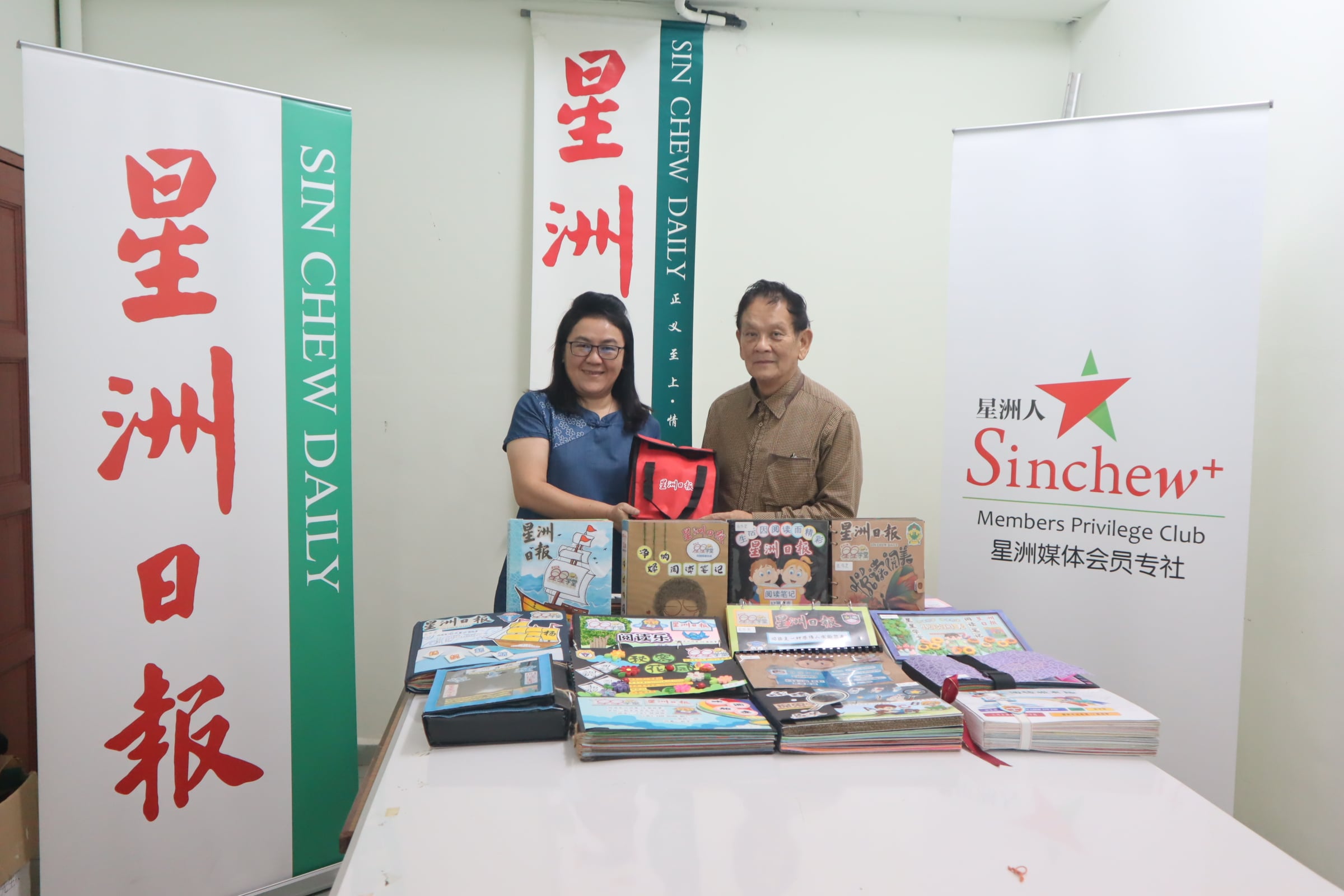 东：2022年第三届星洲日报《星星学堂》全国小学生阅读笔记制作比赛（东海岸区）成绩揭晓，今年共获得21所华小呈交63本参赛作品，反应踊跃，感谢校方的支持与参加！