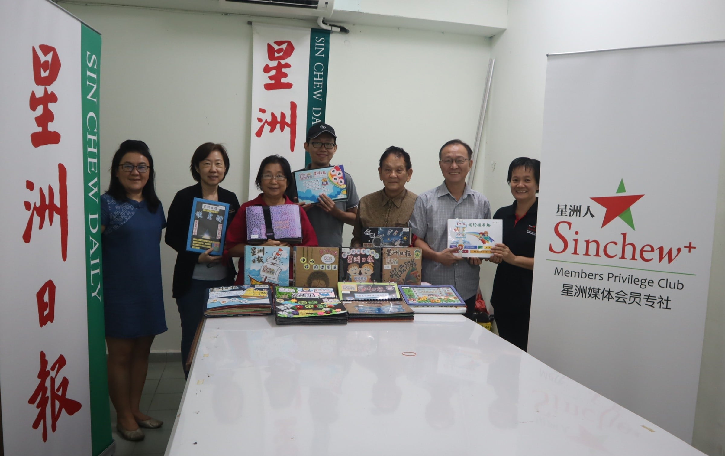 东：2022年第三届星洲日报《星星学堂》全国小学生阅读笔记制作比赛（东海岸区）成绩揭晓，今年共获得21所华小呈交63本参赛作品，反应踊跃，感谢校方的支持与参加！