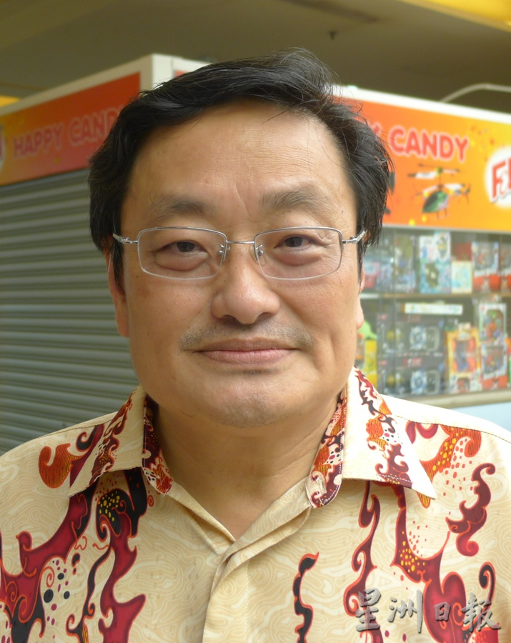 东:万事俱备只欠正式宣布候选人 只能先订部分宣传品