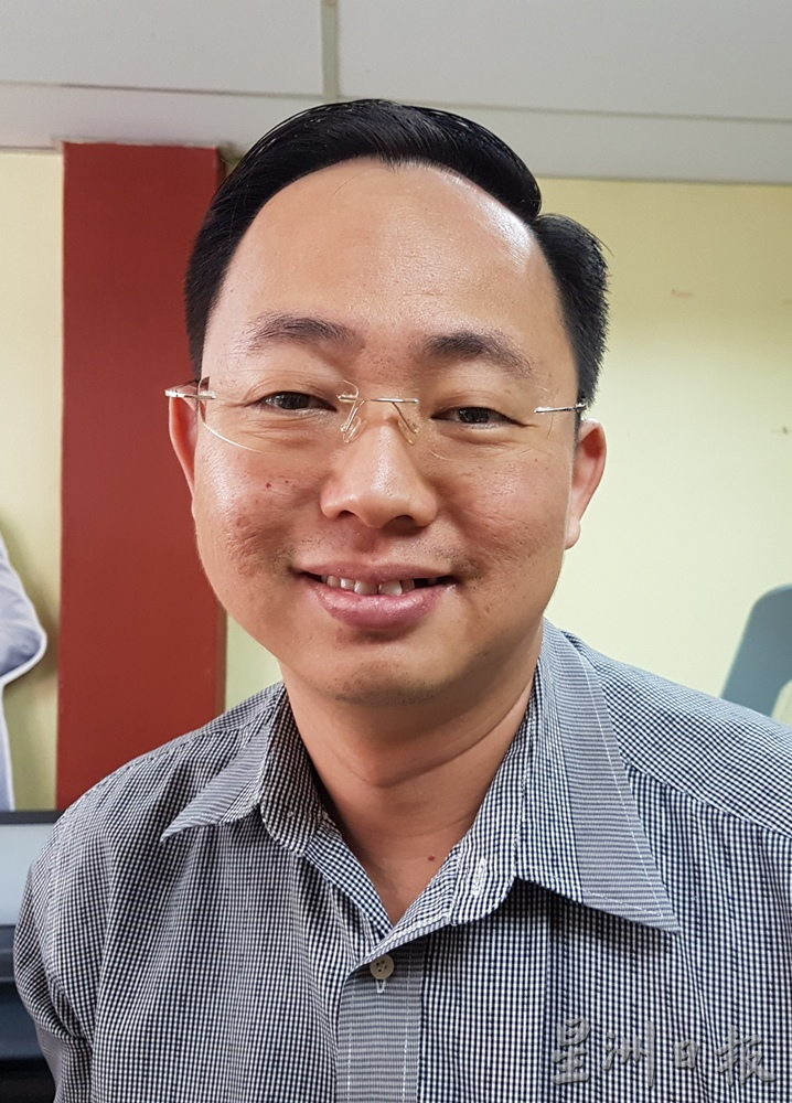 东:万事俱备只欠正式宣布候选人 只能先订部分宣传品