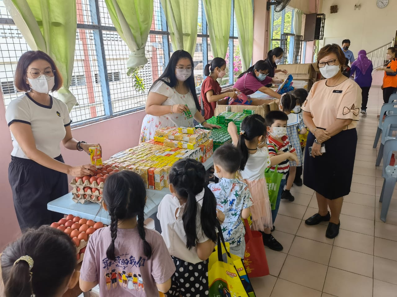 东:加叻华小无线上网