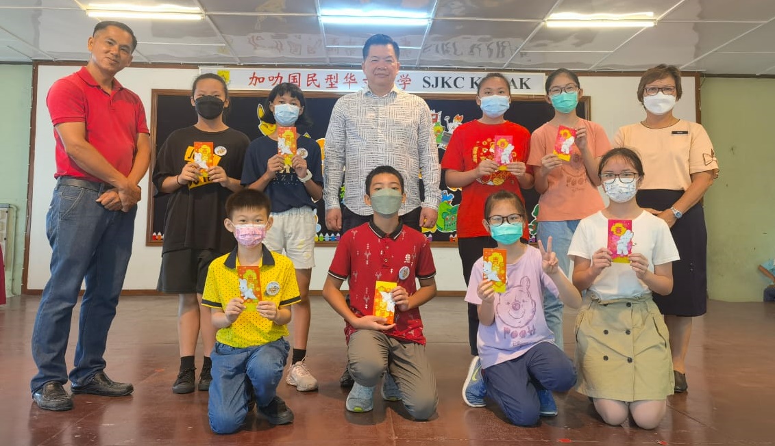 东:加叻华小无线上网