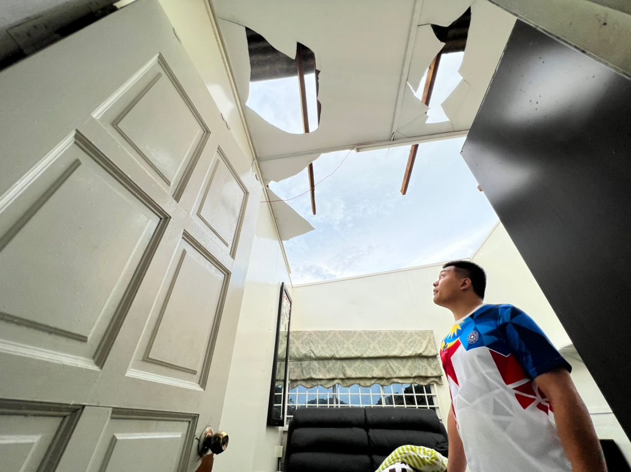 东:士满慕和米昔拉发生风灾,大树倒塌