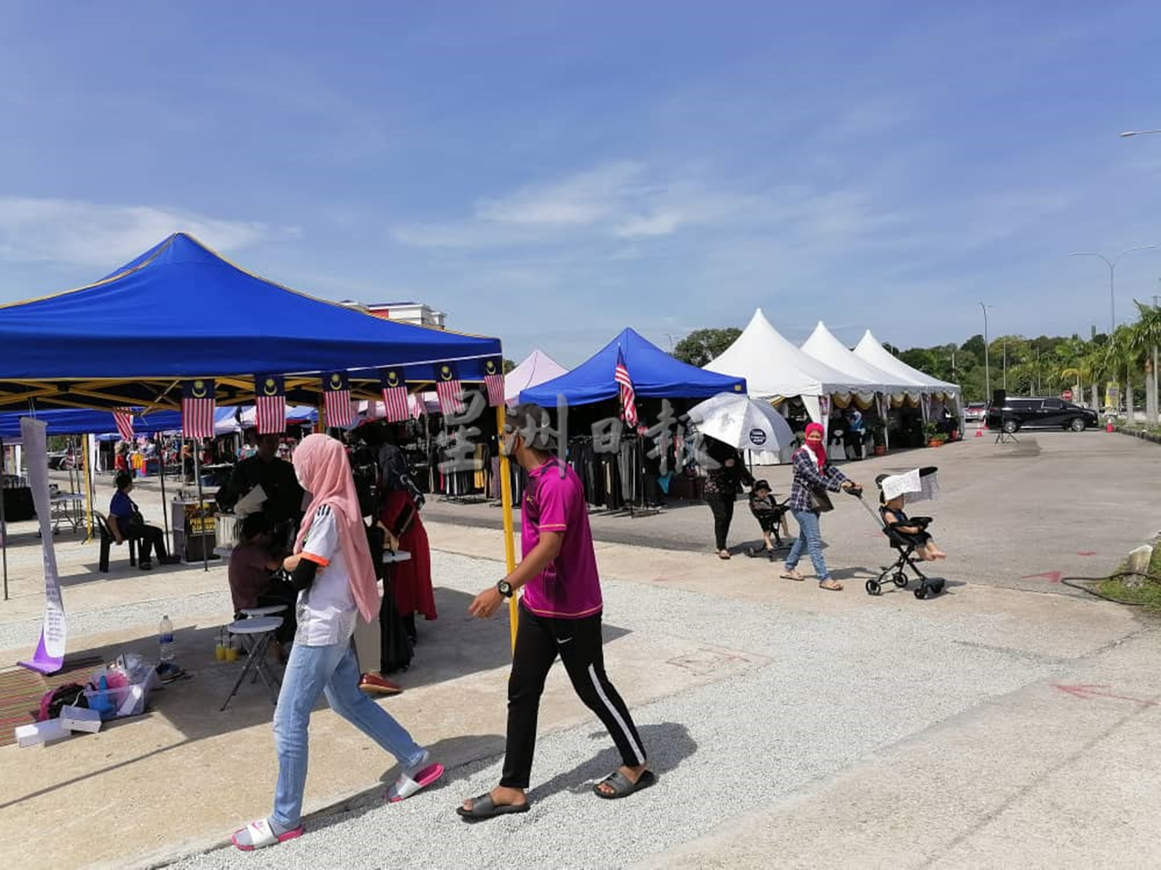 东:无法吸引顾客人潮生意惨淡,周六市集逾半小贩退出。