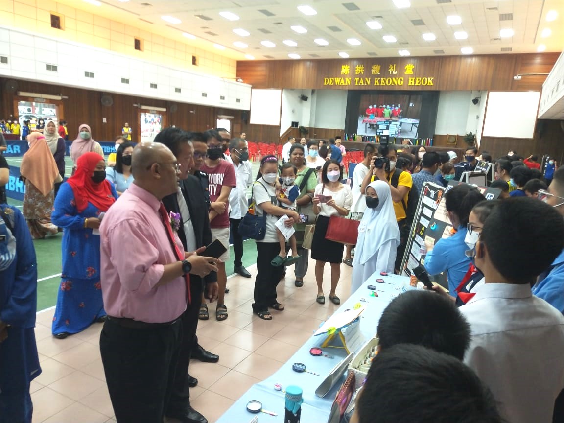 东:淡马鲁启智华小获选为淡属学校转型计划(TS25),并举行跨教学模式展览会。