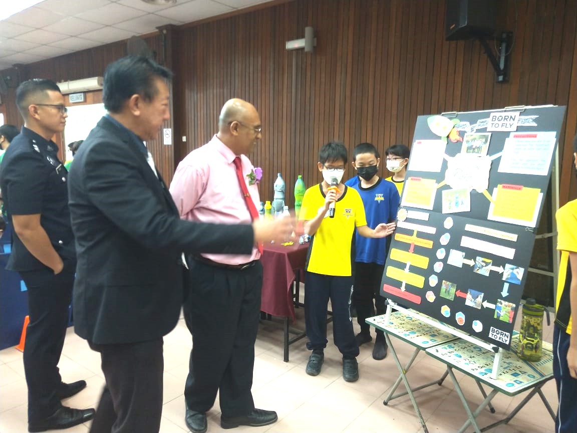 东:淡马鲁启智华小获选为淡属学校转型计划(TS25),并举行跨教学模式展览会。