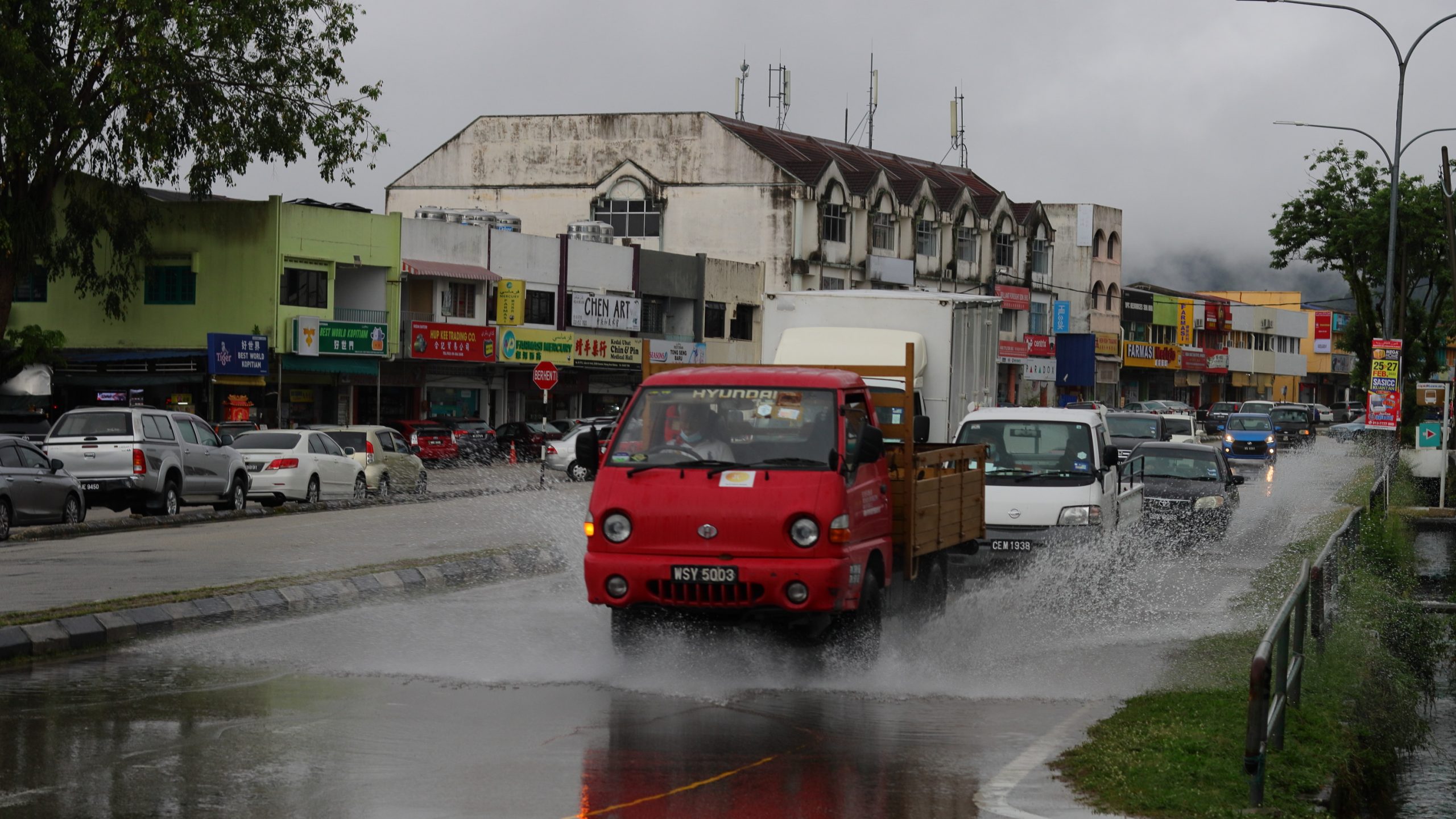 东:雨季降临,车主购买汽车天灾险