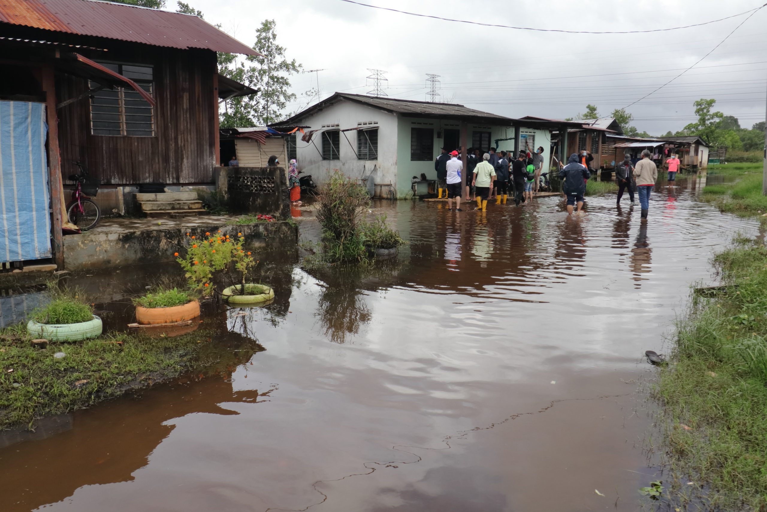 东:雨季降临,车主购买汽车天灾险