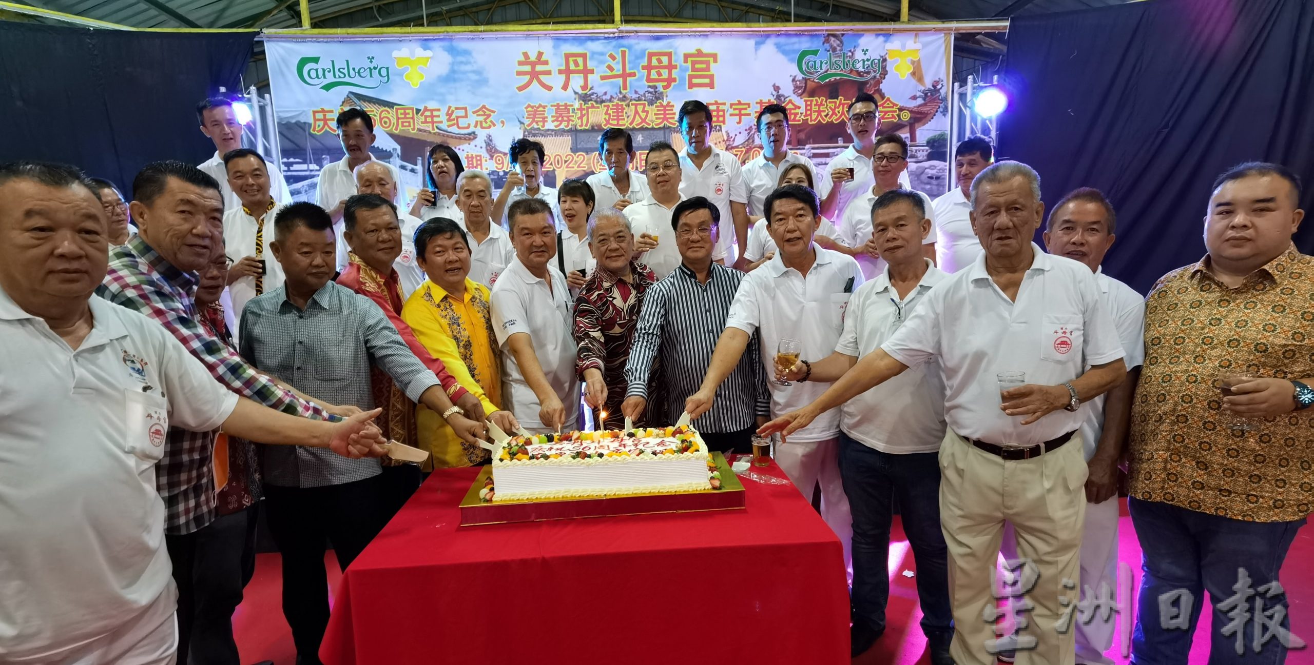 黄崇洸:关丹斗母宫办九皇大帝千秋宝诞,信众反应空前踊跃,破多项记录。
