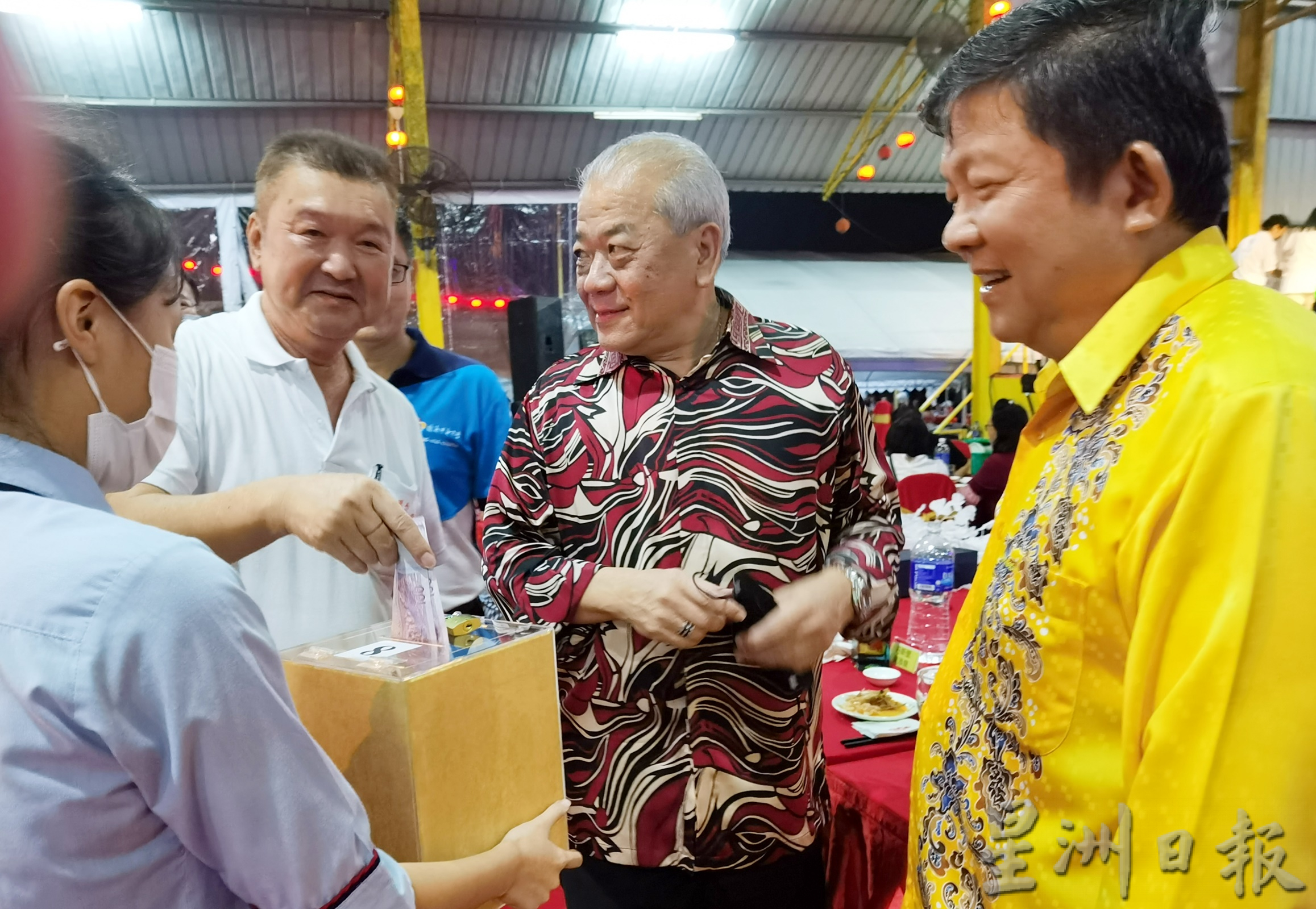 黄崇洸:关丹斗母宫办九皇大帝千秋宝诞,信众反应空前踊跃,破多项记录。