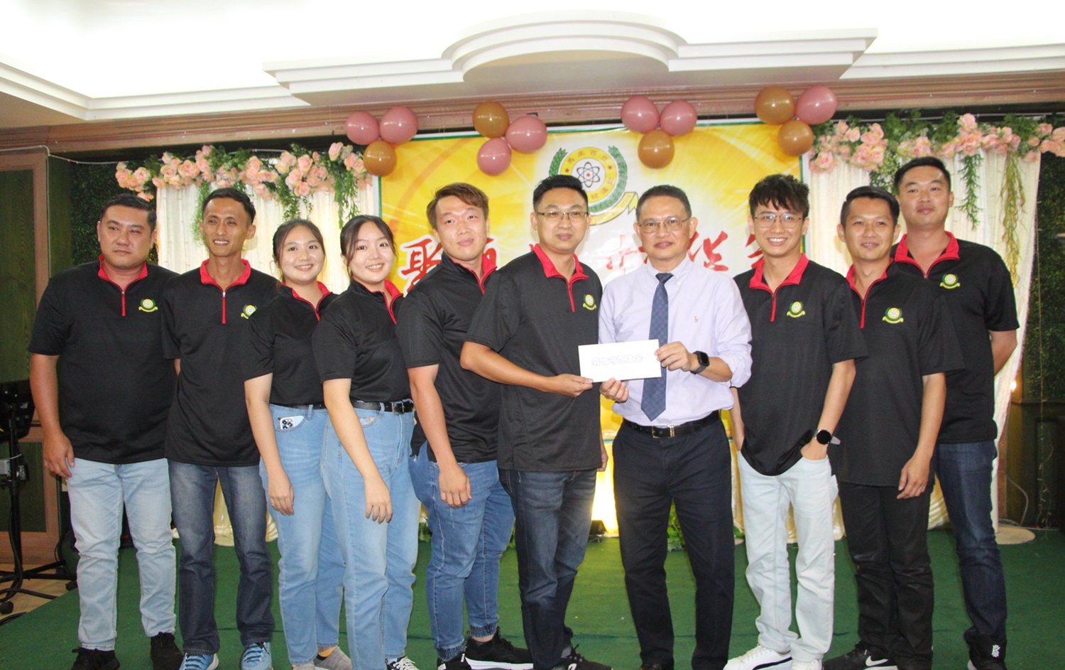 东:黄芃钧说,高达72.1%的SPM毕业生无意升学,选择进入职场当网红