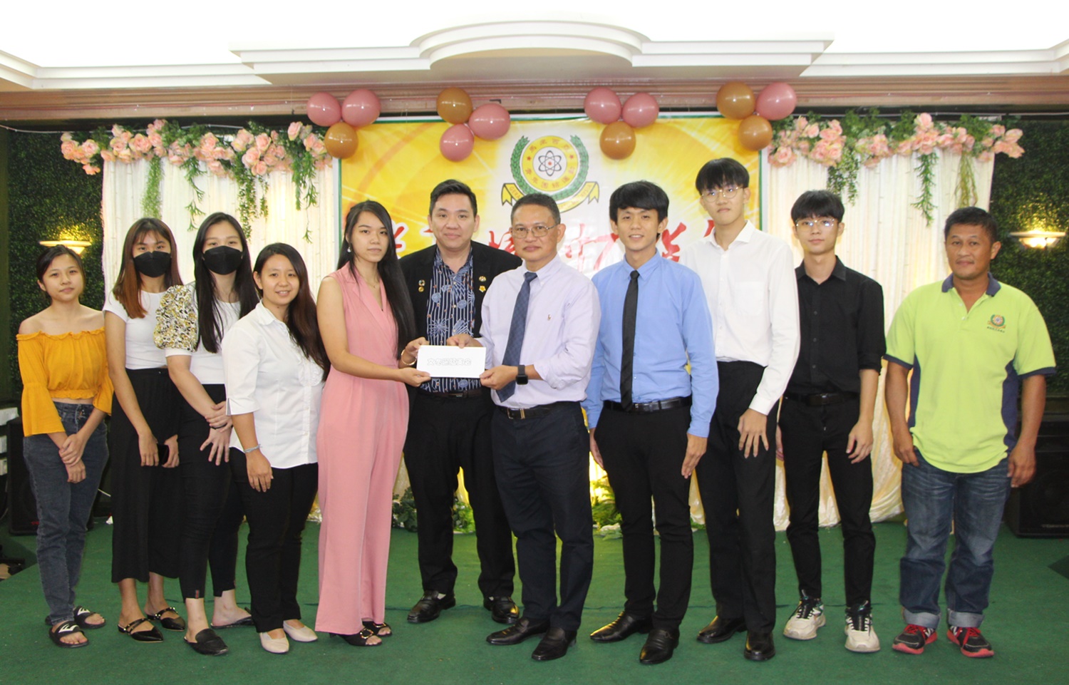 东:黄芃钧说,高达72.1%的SPM毕业生无意升学,选择进入职场当网红