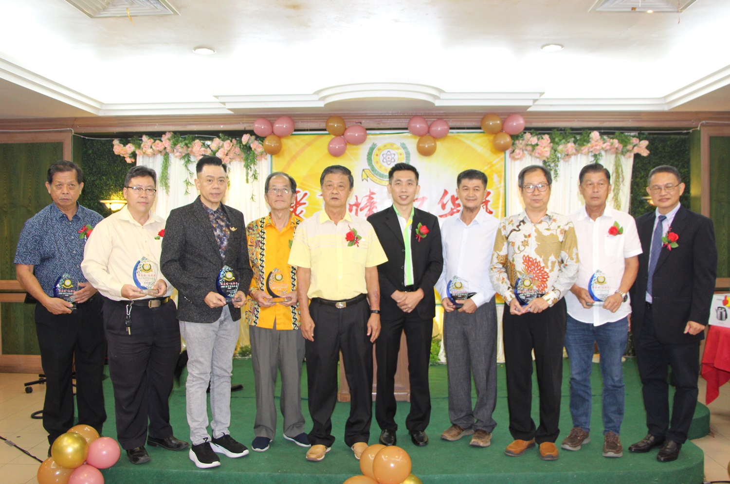 东:黄芃钧说,高达72.1%的SPM毕业生无意升学,选择进入职场当网红