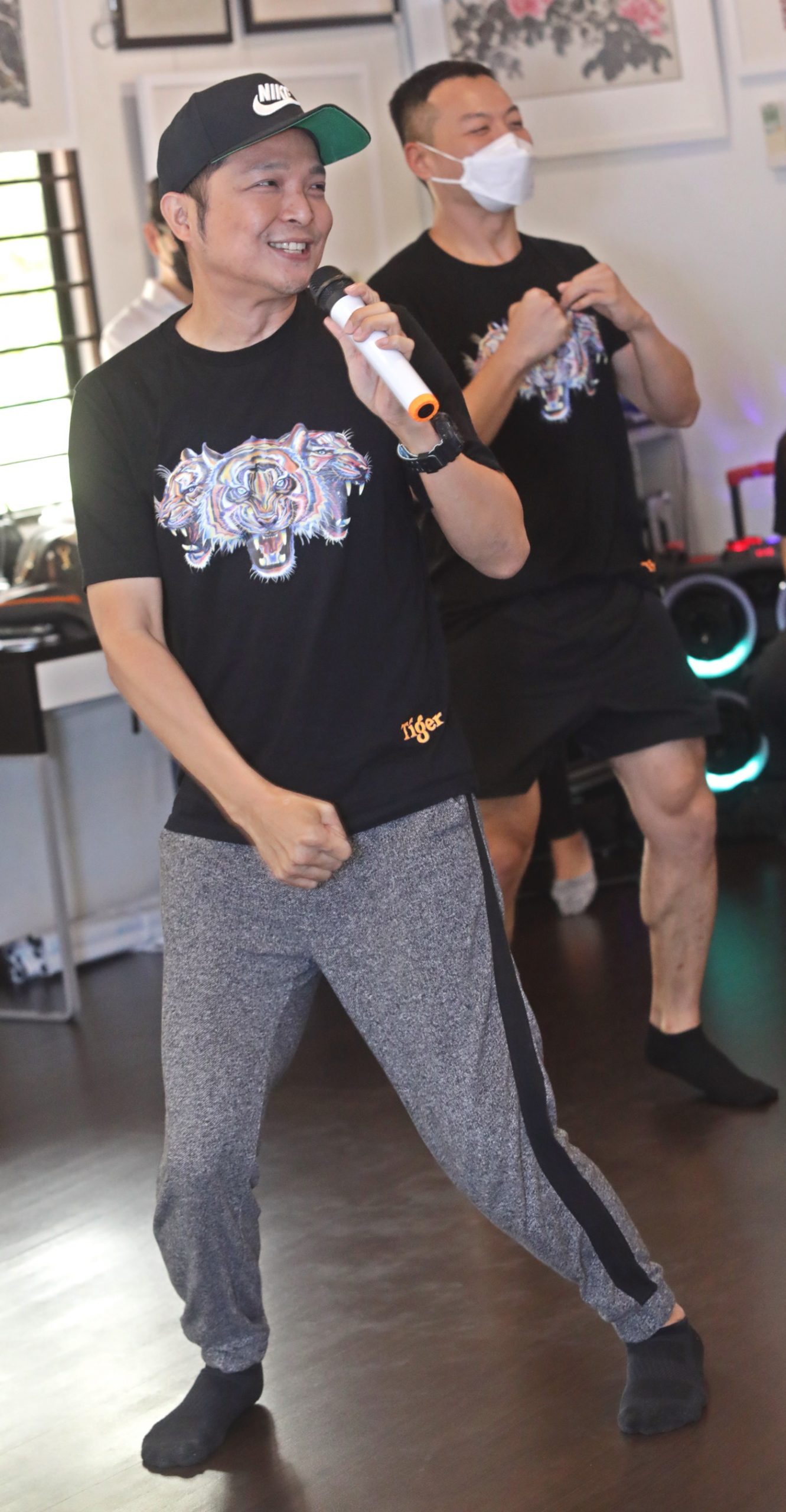 义演时隔2年重返舞台开跑 歌手精选正能量歌单