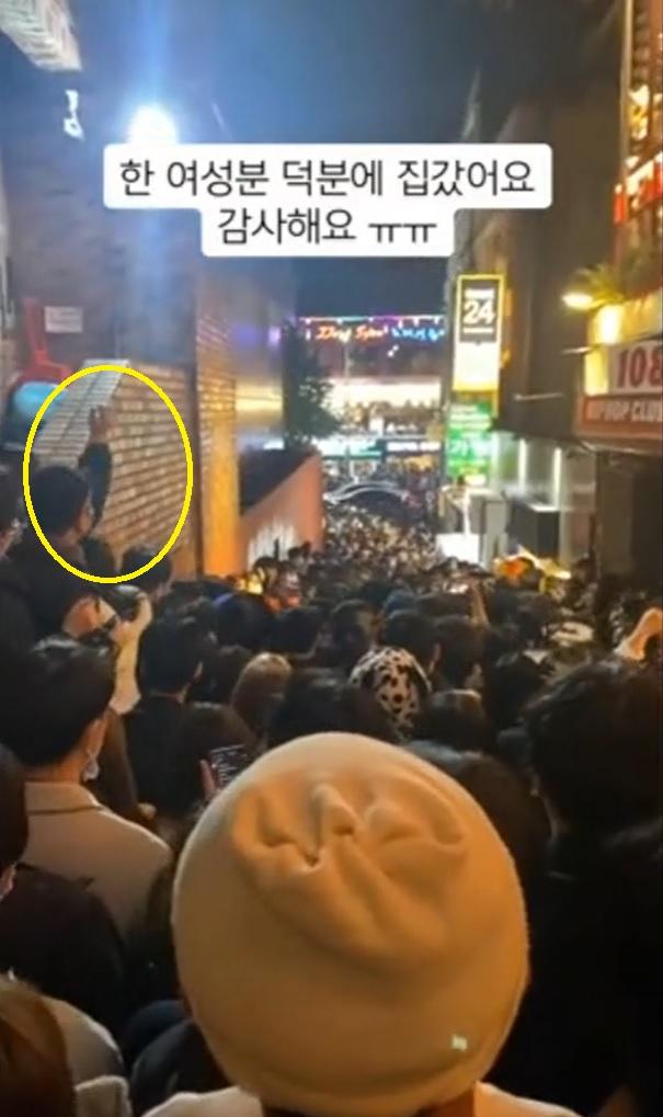 事故前正义女指挥疏导人群 网民感谢“有你,我才能平安回家”