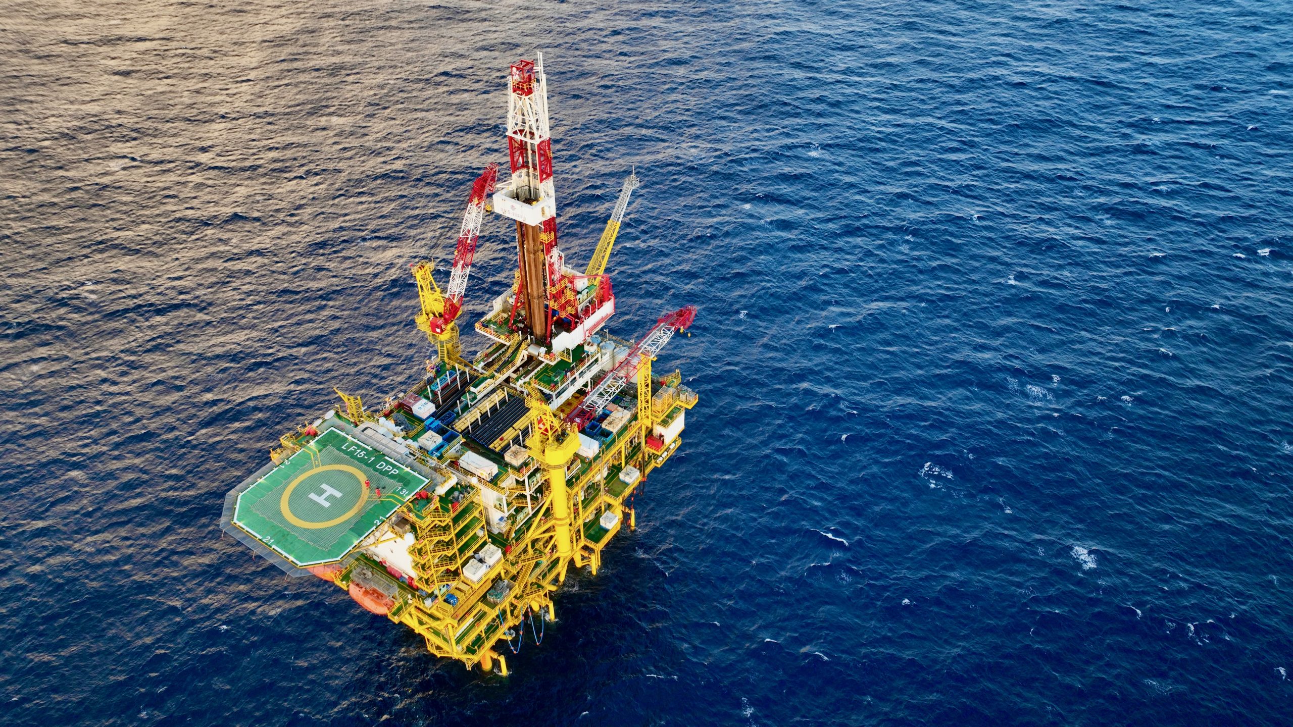 亚洲第一深水导管架平台“海基一号”投用 