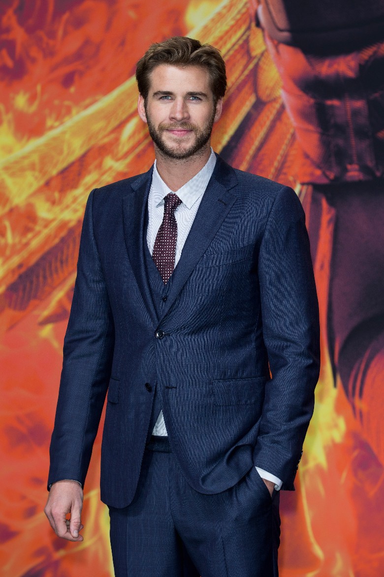 亨利卡维尔专心做超人 利安汉斯沃夫接班《猎魔士》