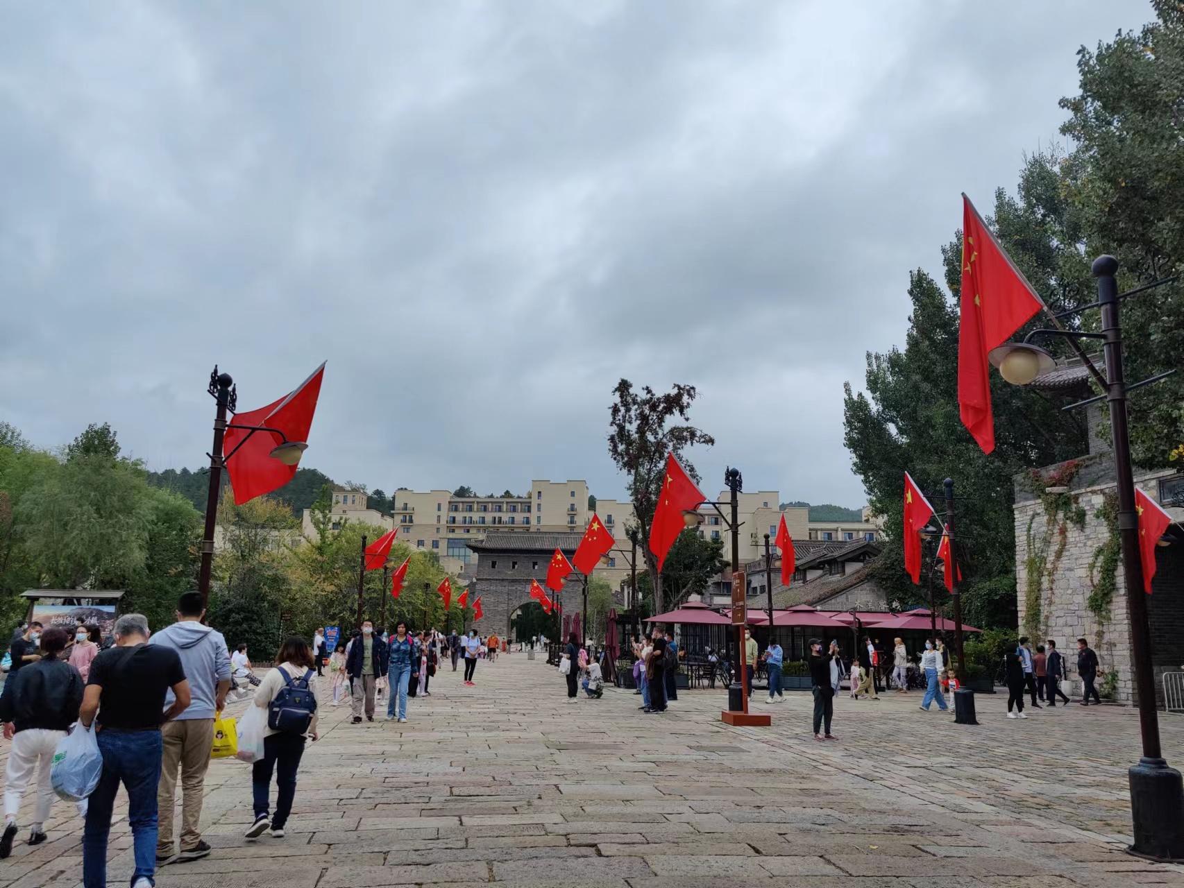京非昔比/ 国庆游古北水镇 风景如画人潮如涌