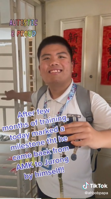 伟大父亲:家有自闭儿我骄傲·教儿子快乐成长 卖书法养活自己