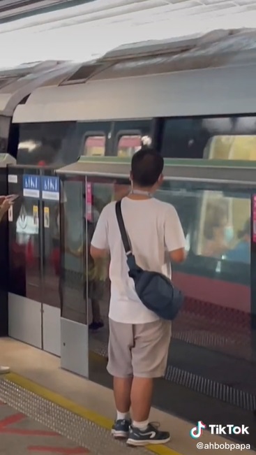 伟大父亲:家有自闭儿我骄傲·教儿子快乐成长 卖书法养活自己