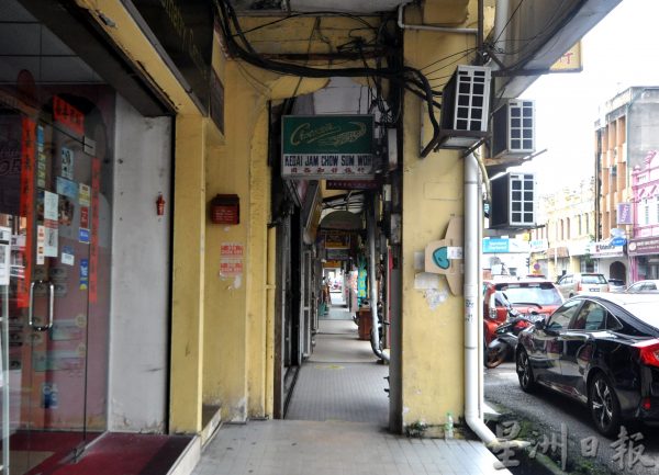 供FB/花城大小事:日晒雨淋 老店严重掉漆,芙市商家盼重新粉刷