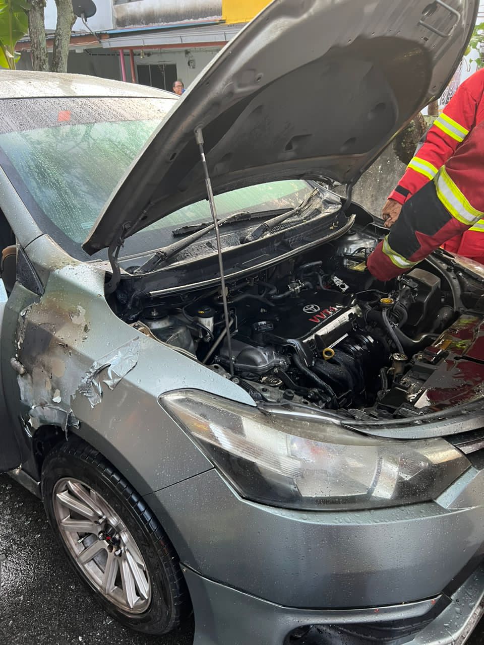 兄弟之间产生嫌隙 弟弟纵火烧哥哥车被捕