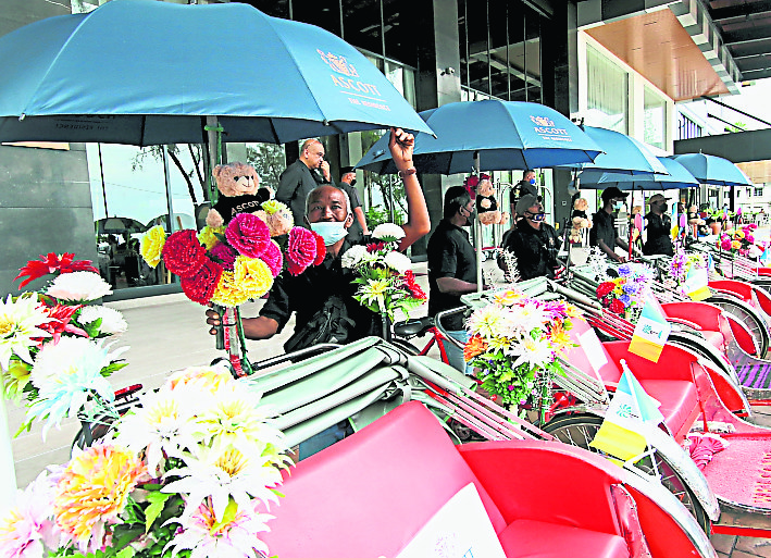 全国／疫情缓和游客来 三轮车夫1天赚300