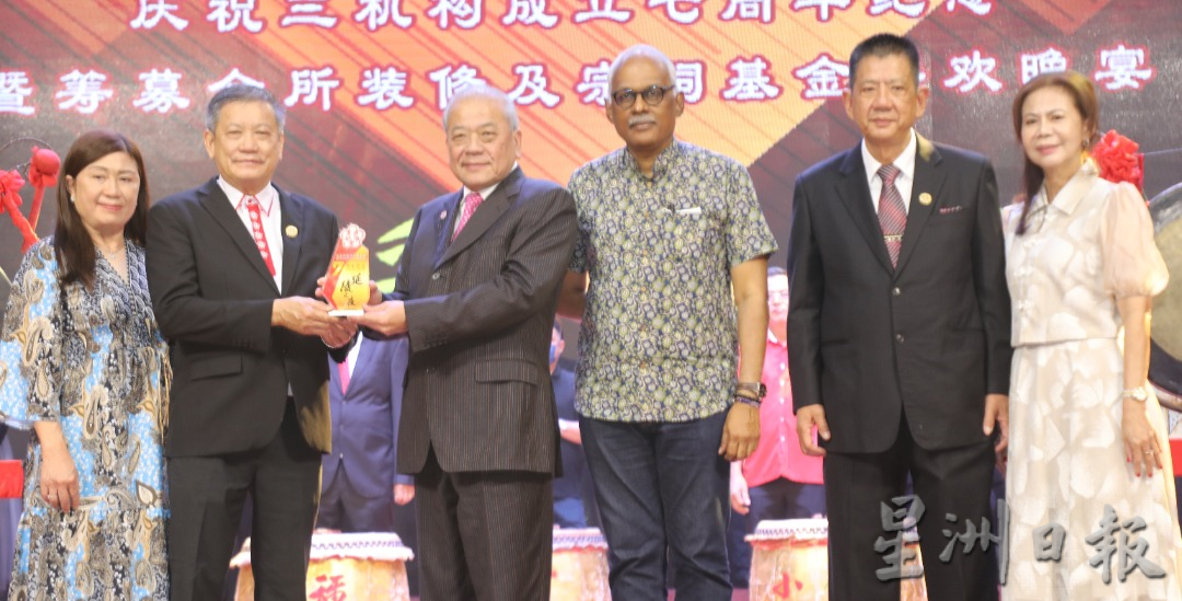 吴添泉 华社应关心国家政治