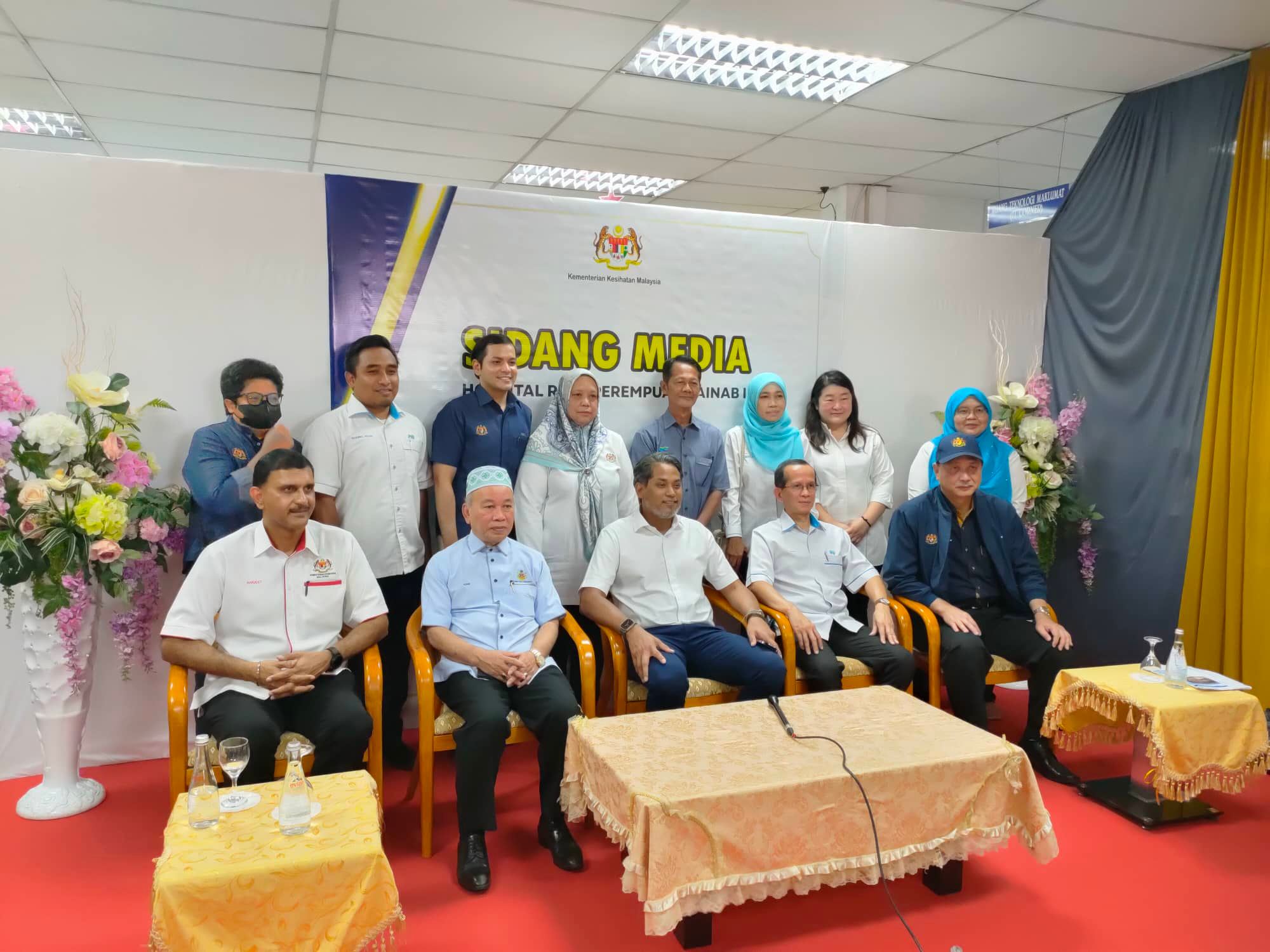 全国:林茂区国会议员凯里指出,的确有地方领袖献议他在第15届全国大选到有关选区去竞选,不过,他的去向只能由巫统最高领导层去决定。