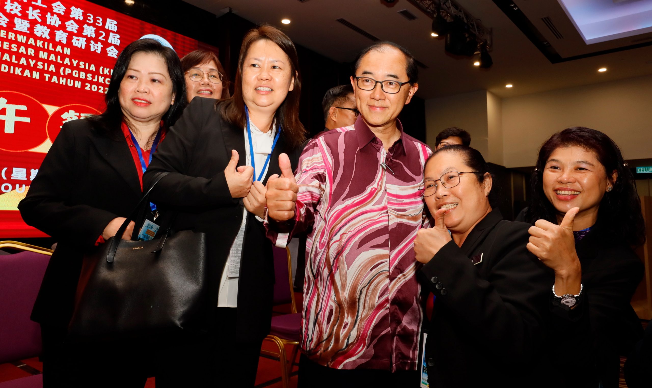 全:原任教育部副部长拿督马汉顺,希望接任相关职位者可以延续制度化拨款。