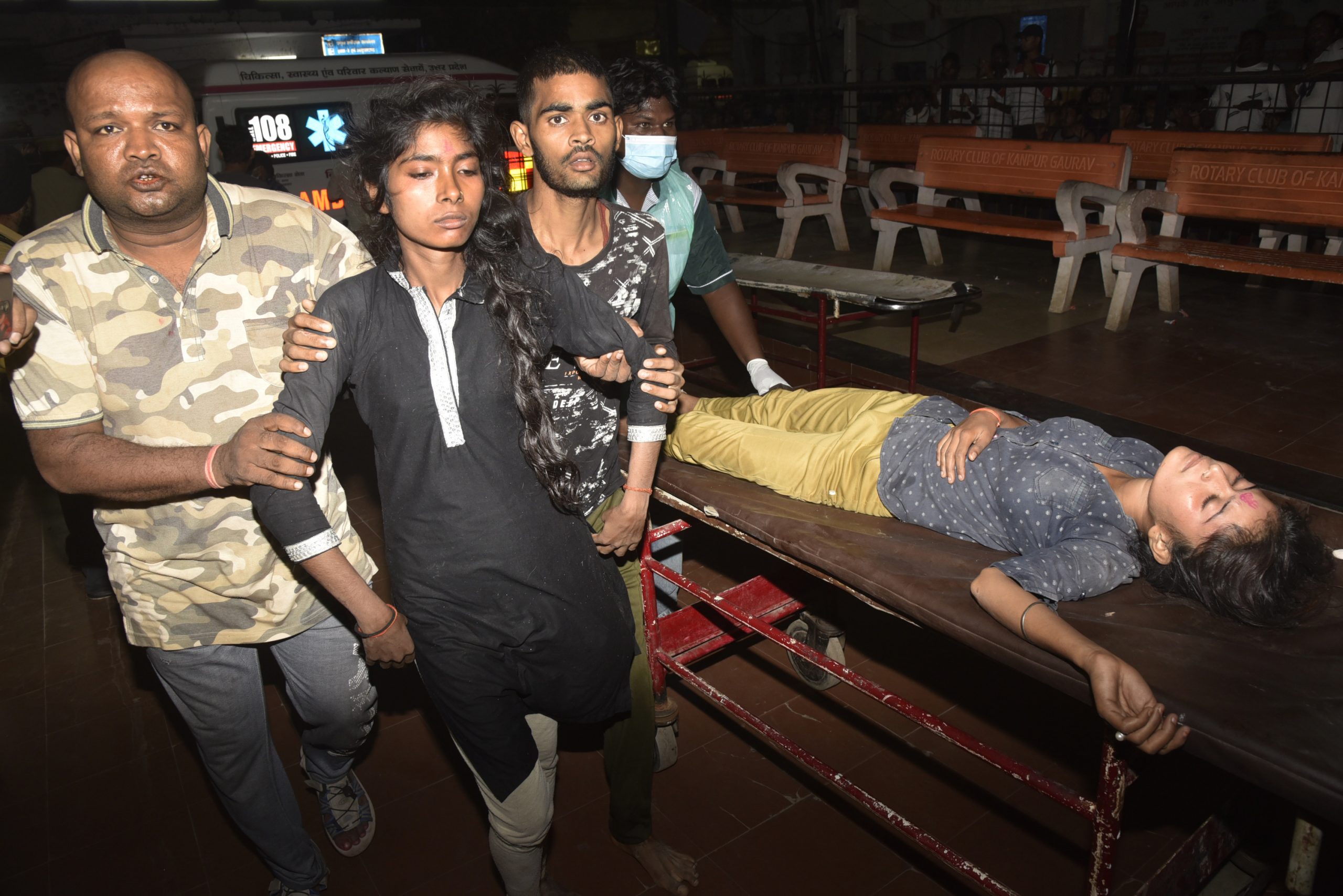 农用拖拉车坠深潭 至少26死30伤