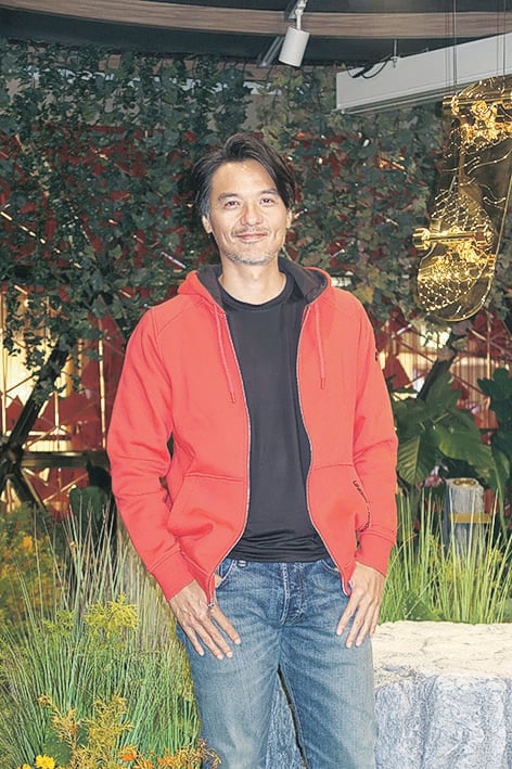 冯德伦玩滑板被嘲  决心减肥变花美男